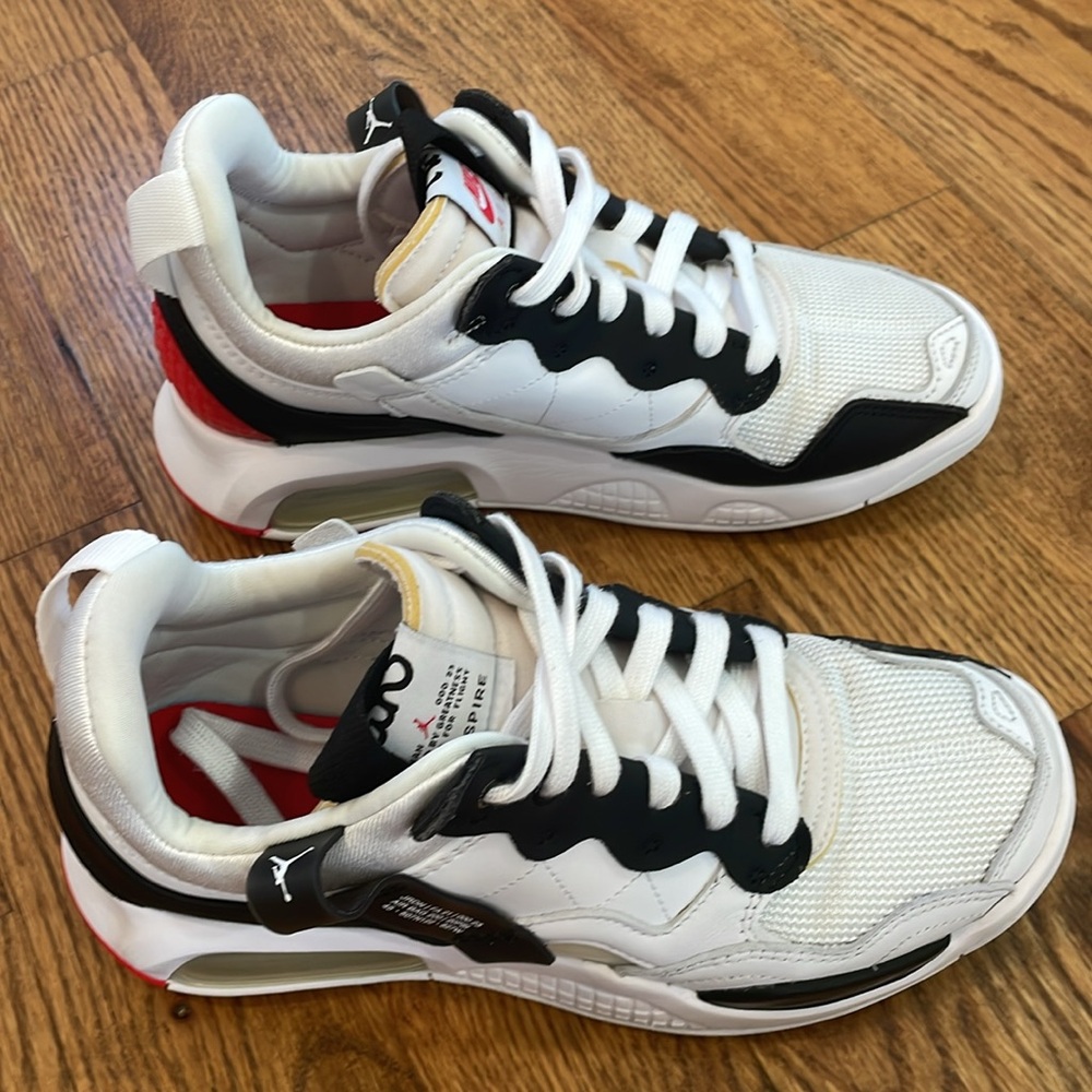 Jordan MA2 White/University Red/Black Trainer Sneakers. Size 8. - Picture 9 of 16